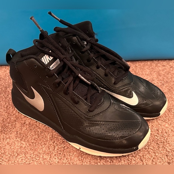 Nike Team Hustle D7 Retro Black Basketball High Top Shoes Athletic Sneakers 3Y - Picture 2 of 14